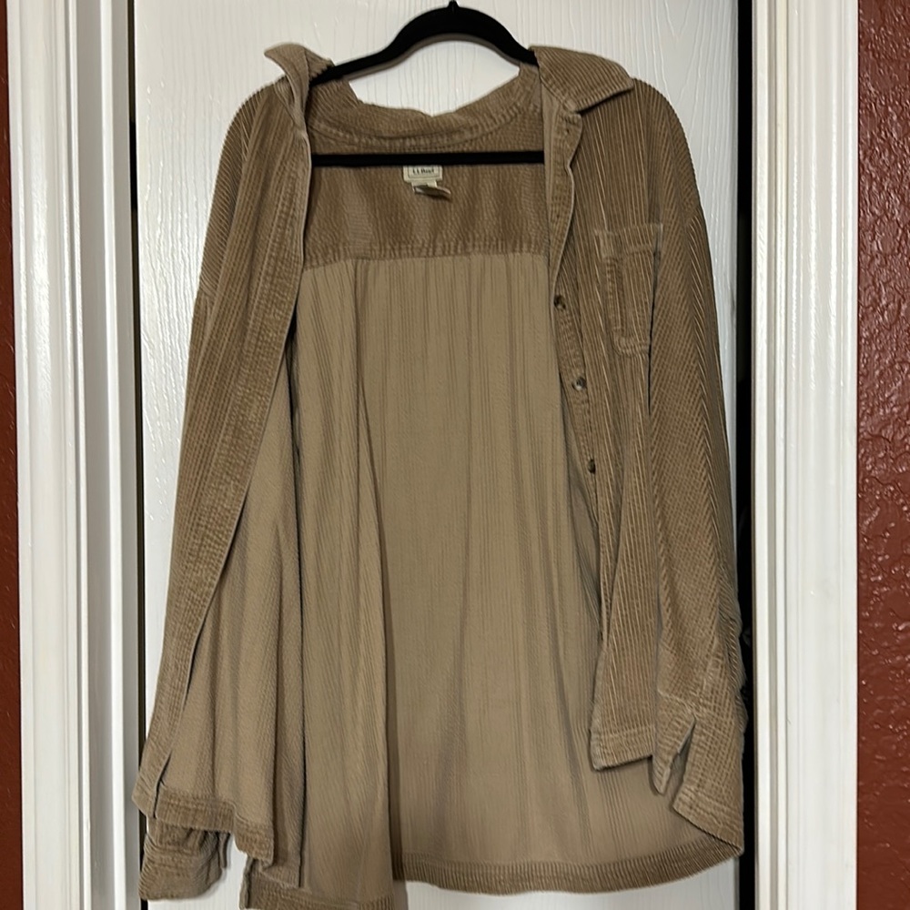 Long sleeve, corduroy button up